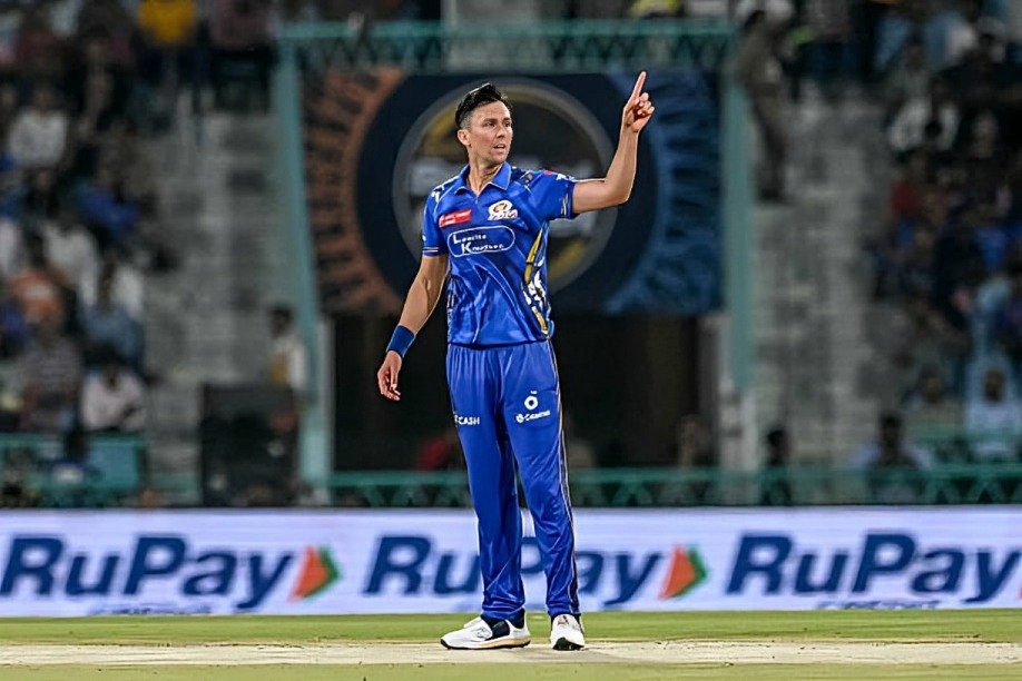 Top 5 bowlers with the most powerplay wickets in an IPL 3 Top 5 bowlers with the most powerplay wickets in an IPL - Sports Samrath
