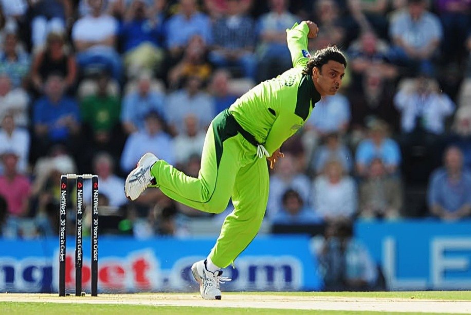 Top 5 Fastest Bowlers in International Cricket History 3 Top 5 Fastest Bowlers in International Cricket History - Sports Samrath