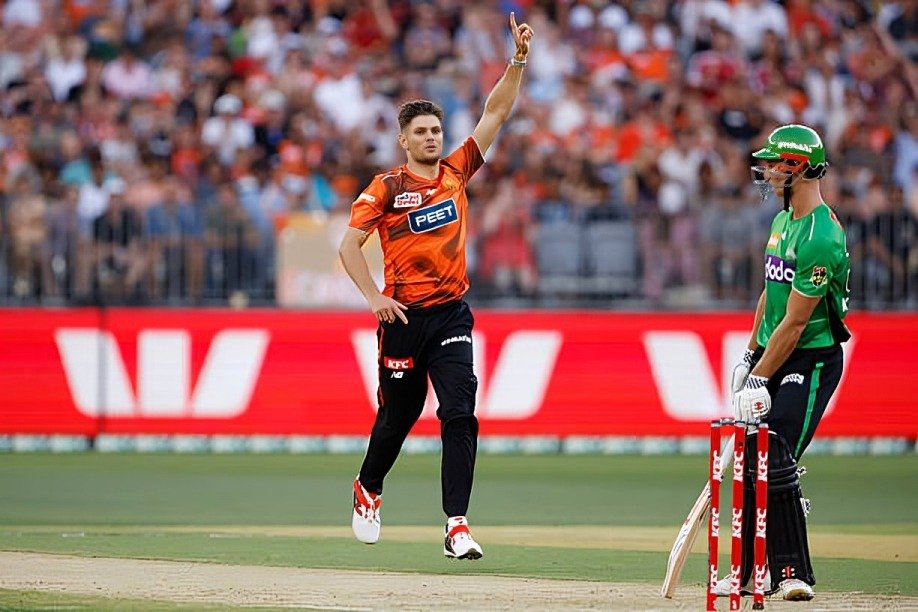 Top 5 Best All-Rounders in Big Bash League 2025/26 6 Top 5 Best All-Rounders in Big Bash League 2025/26 - Sports Samrath