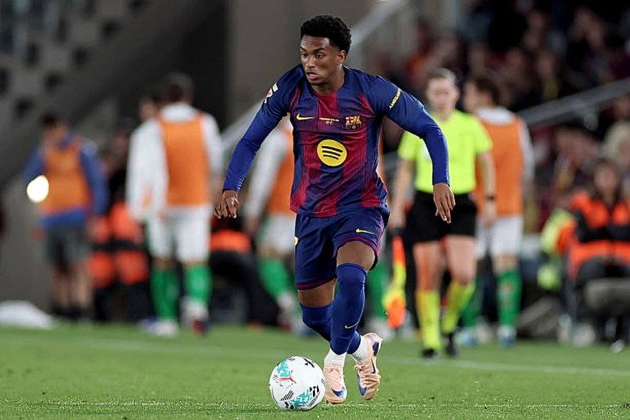 Top 5 Greatest Football Players to Wear Jersey no. 3 6 Top 5 Greatest Football Players to Wear Jersey no. 3 - Sports Samrath