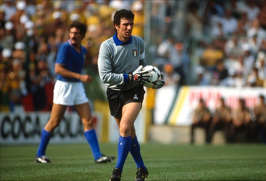 Top 5 Best Goalkeepers of All Time - Sports Samrath