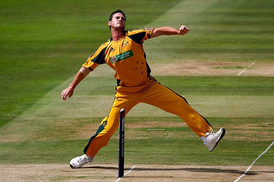 Top 5 Fastest Bowlers in International Cricket History 5 Top 5 Fastest Bowlers in International Cricket History - Sports Samrath