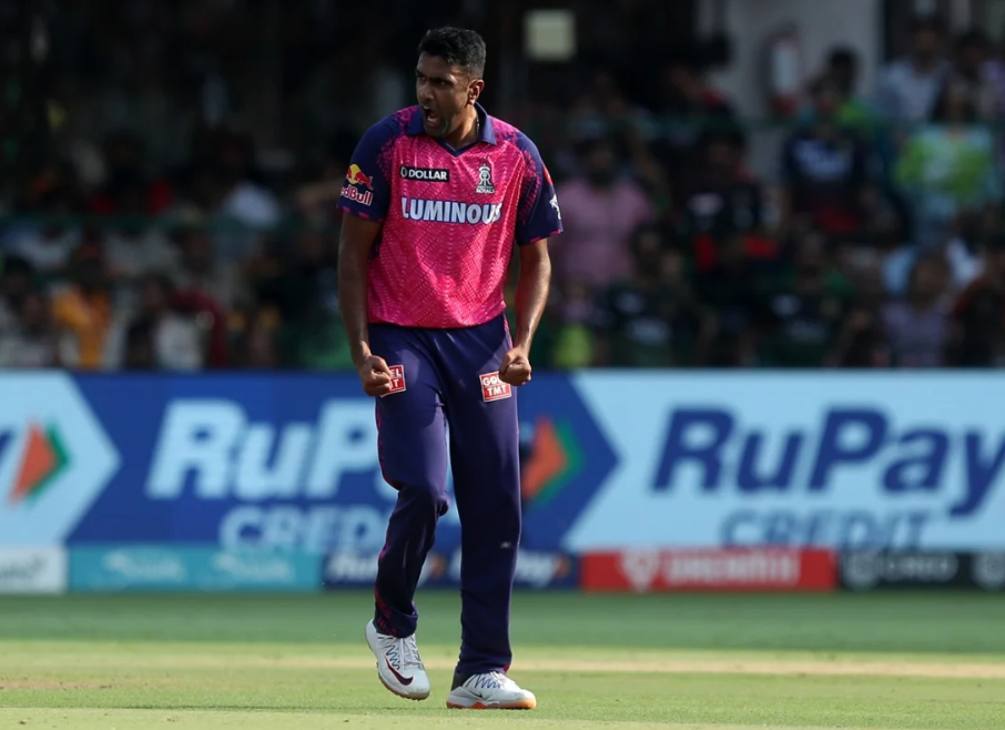 Top 10 Bowlers With The Most Dot Balls in IPL 10 Ravichandran Ashwin