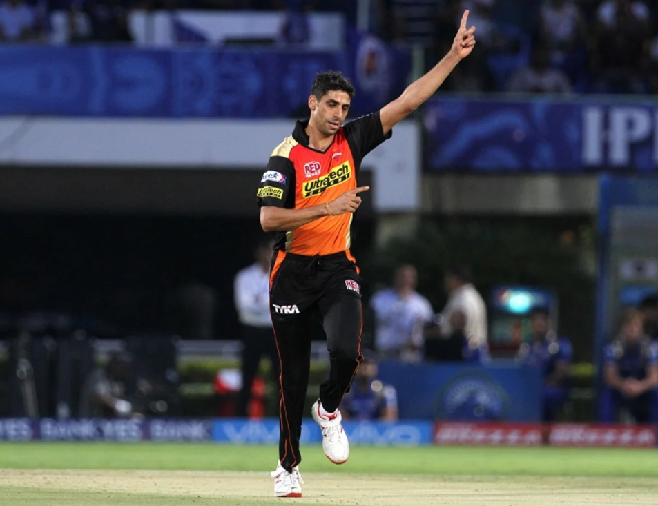 Top 10 Fastest Bowlers to Take 100 Wickets in IPL 6 Top 10 Fastest Bowlers to Take 100 Wickets in IPL