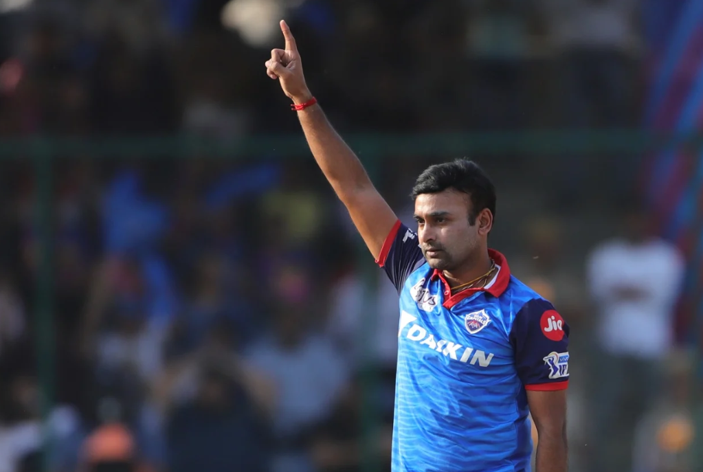 Top 10 Fastest Bowlers to Take 100 Wickets in IPL 7 Top 10 Fastest Bowlers to Take 100 Wickets in IPL