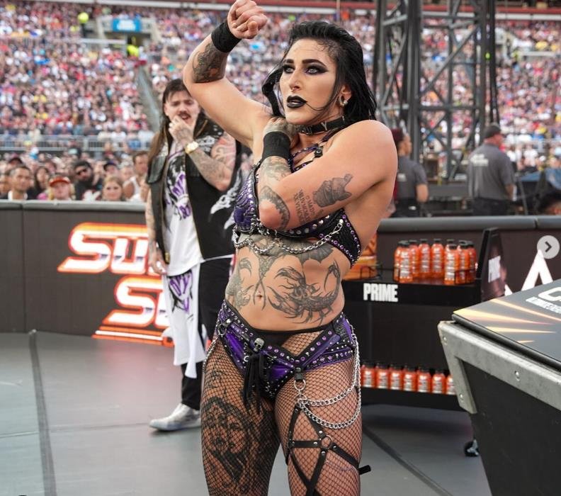 Top 10 Most Popular WWE Female Wrestlers 6 Most Popular WWE Female Wrestlers