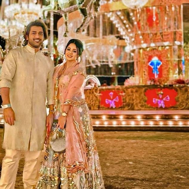 Top 10 Cricketers Who Married With Actresses 7 Cricketers Who Married With Actresses