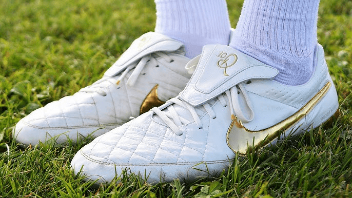 Top 10 Iconic Football Boots and the Legends Who Made Them Famous 8 Top 10 Iconic Football Boots and the Legends Who Made Them Famous