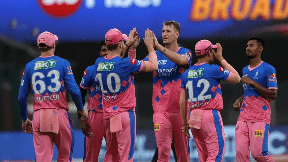 Star Cricketers Out, Yet Victorious: 5 IPL Wins Against All Odds 7 Star Cricketers Out, Yet Victorious: 5 IPL Wins Against All Odds
