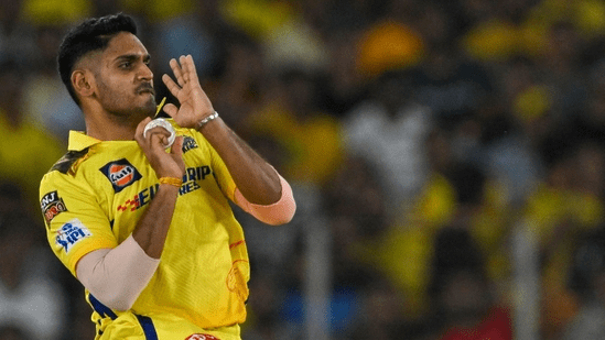 Top 5 Bowlers Who Defended the Lowest Totals in Death Overs in IPL History 5 Top 5 Bowlers Who Defended the Lowest Totals in Death Overs in IPL History