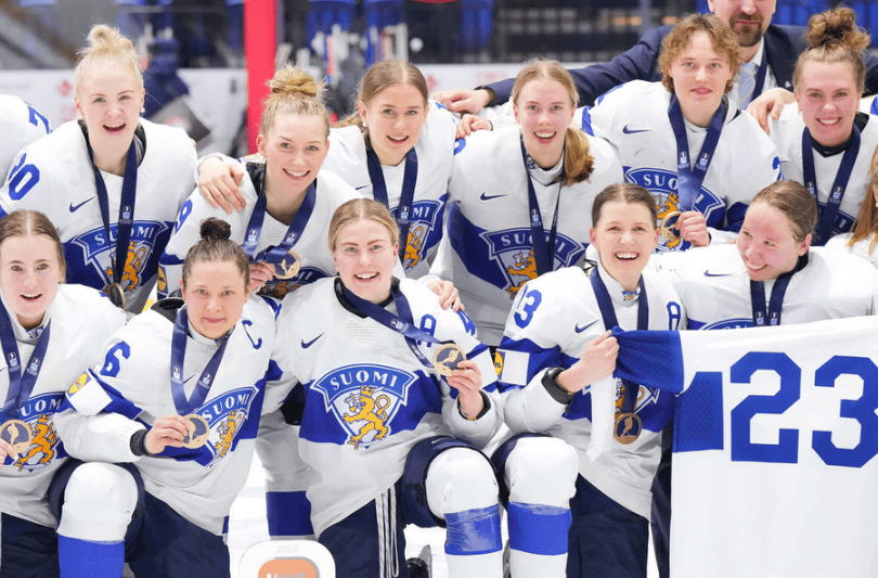Top 10 Best Women’s Ice Hockey Teams in 2025 10 Top 10 Best Women’s Ice Hockey Teams in 2025
