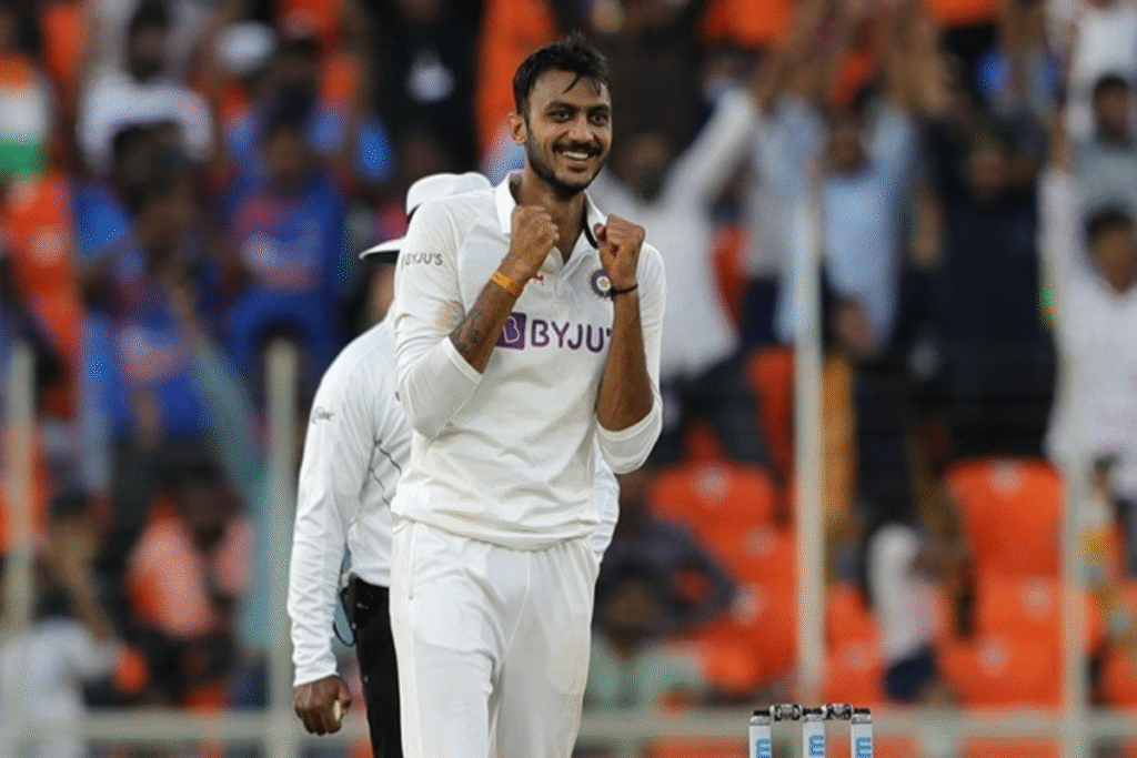 Top 5 India vs England Tests That Were Won by the 12th Man 3 Top 5 India vs England Tests That Were Won by the 12th Man