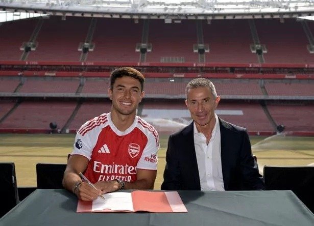 Top 10 Most Expensive Football Signings of the 2025/26 Season 8 Top 10 Most Expensive Football Signings
