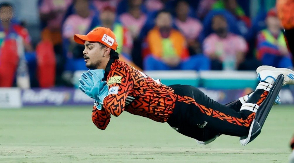 Top 10 Legendary Wicketkeepers with Most Dismissals in IPL 2025 4 Top 10 Wicketkeepers with Most Dismissals in 2025