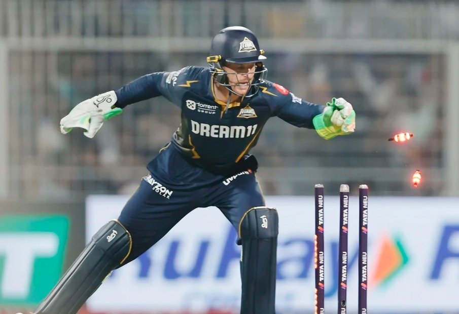 Top 10 Legendary Wicketkeepers with Most Dismissals in IPL 2025 5 Top 10 Legendary Wicketkeepers with Most Dismissals in IPL 2025