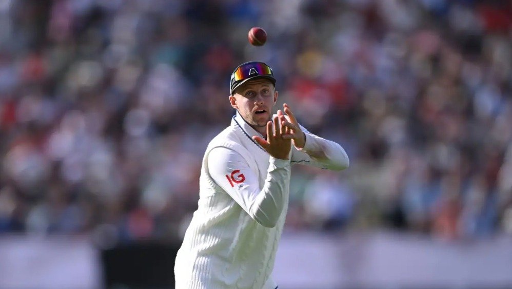Top 10 Players with the Most Catches in Career in Tests