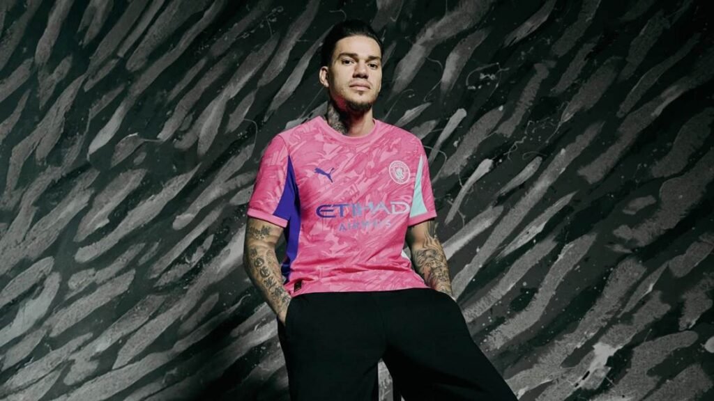 Top 10 Best Goalkeeper Jerseys of the 2025/26 Season 12 Top 10 Best Goalkeeper Jerseys