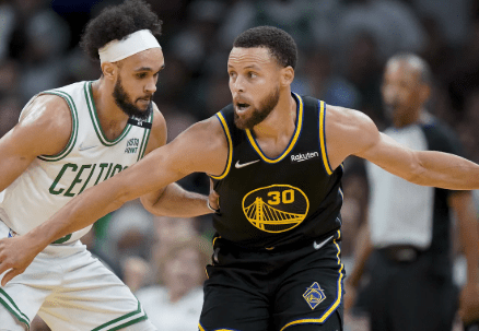 Top 10 Clutch Moments in Basketball Finals That Shocked The World 7 Top 10 Clutch Moments in Basketball Finals That Shocked The World