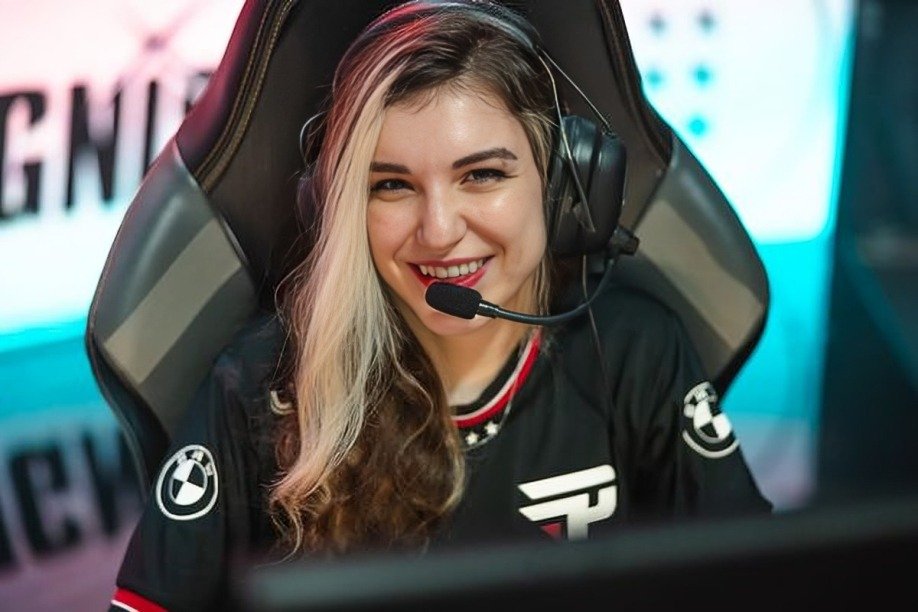 Top 10 Legendary Women Esports Players Who Defined Competitive Gaming 7 Top 10 Legendary Women Esports Players Who Defined Competitive Gaming