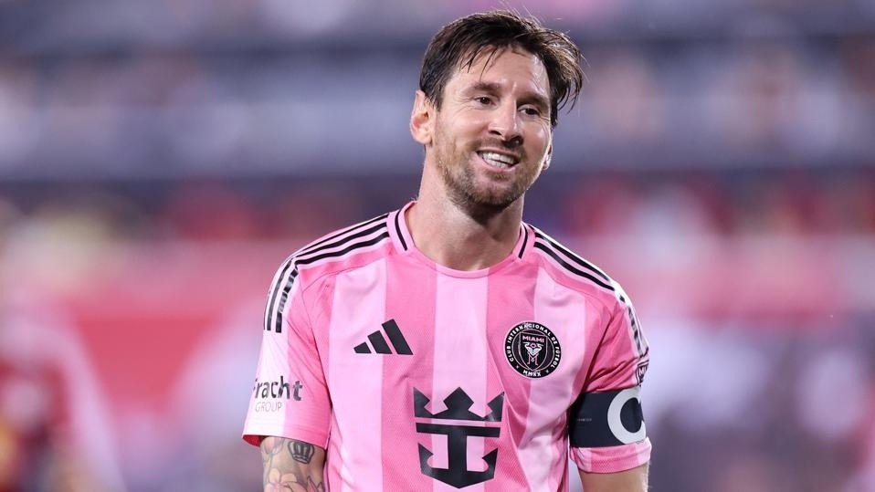 Top 10 Free Kick Takers of the 2025 Season 10 Top 10 Free Kick Takers of the 2025