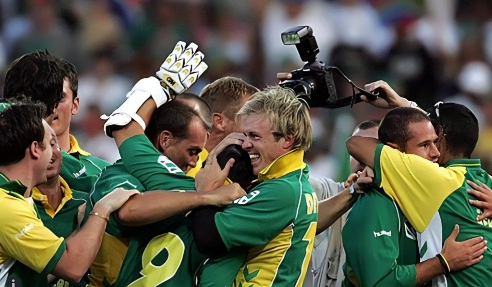 Top 10 Greatest Successful Run Chases in ODI Cricket 7 Top 10 Greatest Successful Run Chases in ODI Cricket