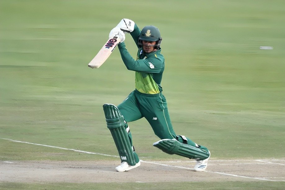 Top 10 Legendary Players Who can hit the best cover drives 6 Top 10 Legendary Players Who can hit the best cover drives