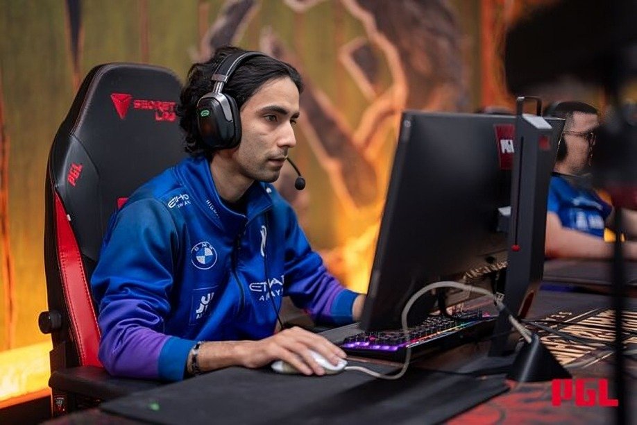 Top 10 Legendary Dota 2 Players of All Time 3 Here are the Top 10 Legendary Dota 2 Players of All Time: