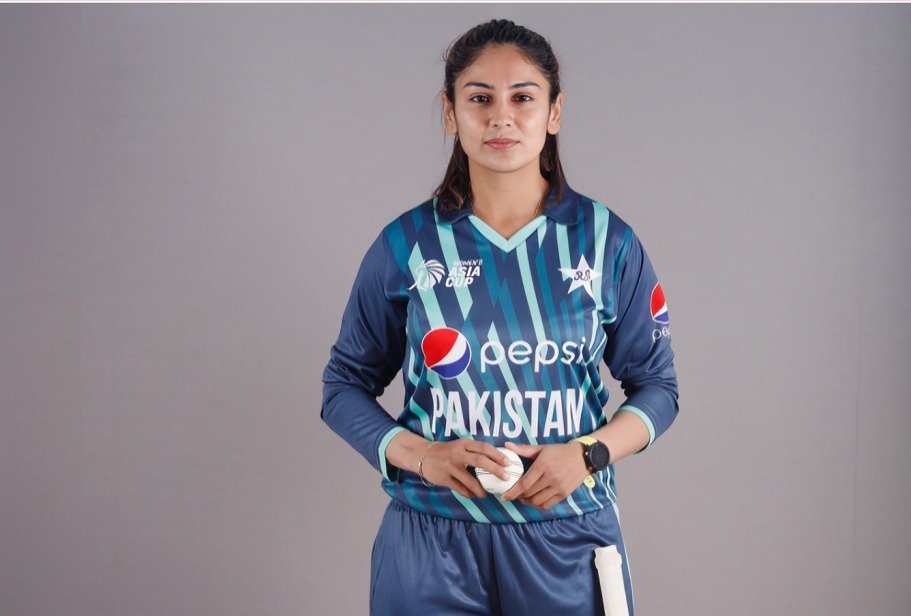 Top 10 Most Stunning Female Cricketers Of All Time
