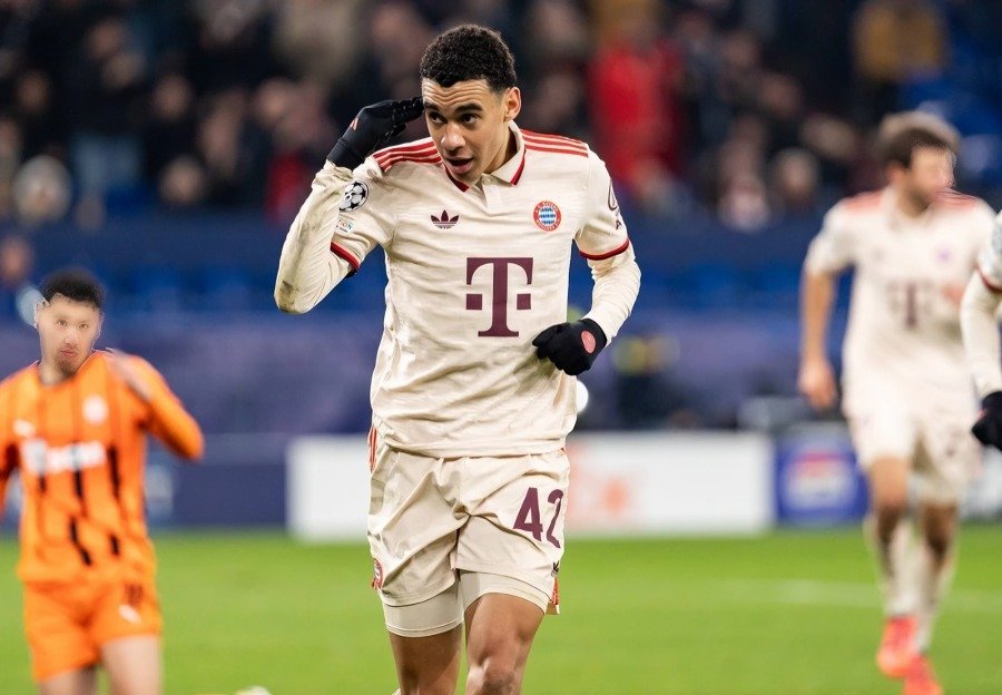 Top 10 Best Midfielders in the World 2025