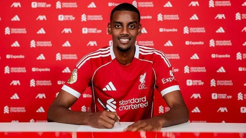 Top 10 Most Expensive Football Transfers of All Time 10 Most Expensive Football Transfers of All Time