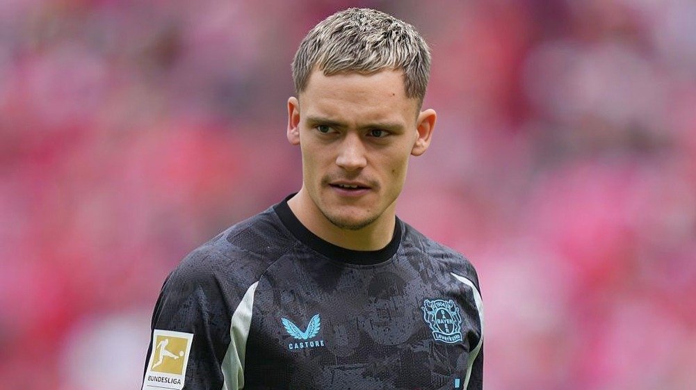 Top 10 Shocking Most Expensive World Football Transfers of All Time 7 Top 10 Shocking Most Expensive World Football Transfers of All Time
