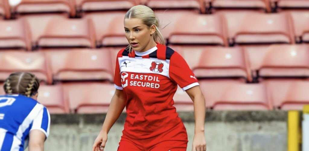 Top 10 Most Stunning & Hottest Female Footballers Of All Time In 2025