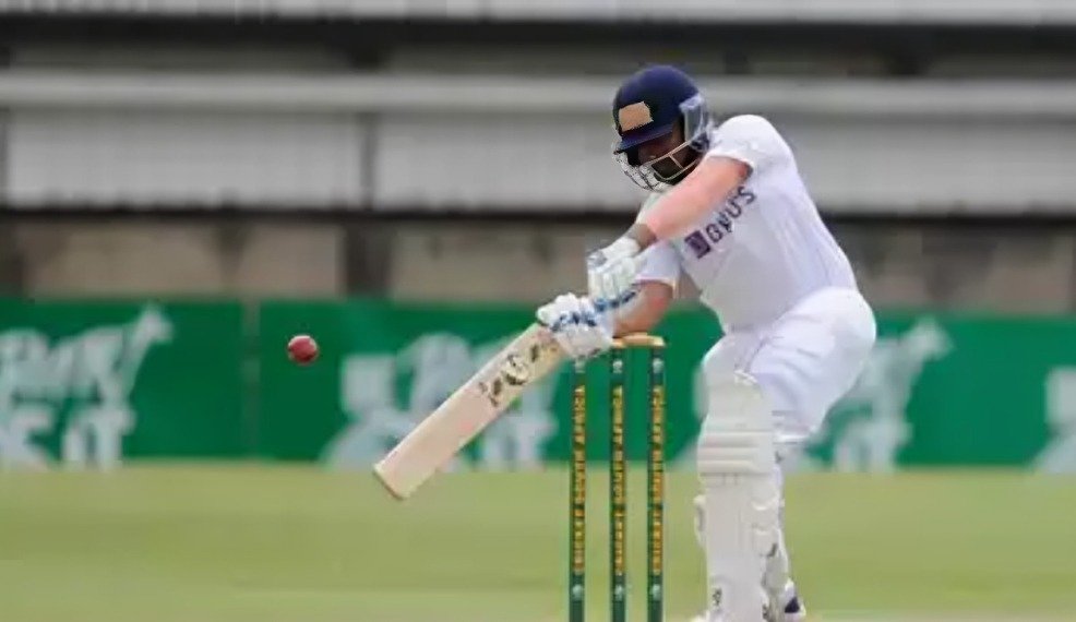 Khawaja Backs 'Mini-Uz' Renshaw for a Stunning Ashes Comeback 3 Khawaja Backs 'Mini-Uz' Renshaw for a Stunning Ashes Comeback