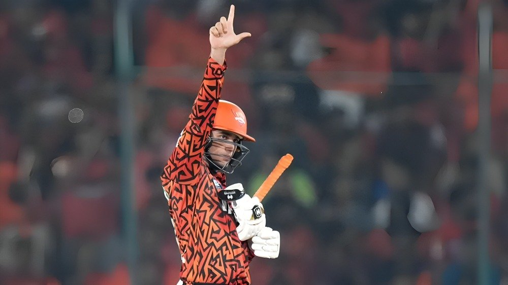 Top 10 Legendary Players with the Fastest Centuries in IPL