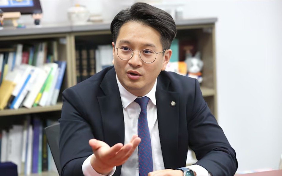 Korean Lawmaker Calls for Action After Cyberbullying Targeting T1 Star Gumayusi