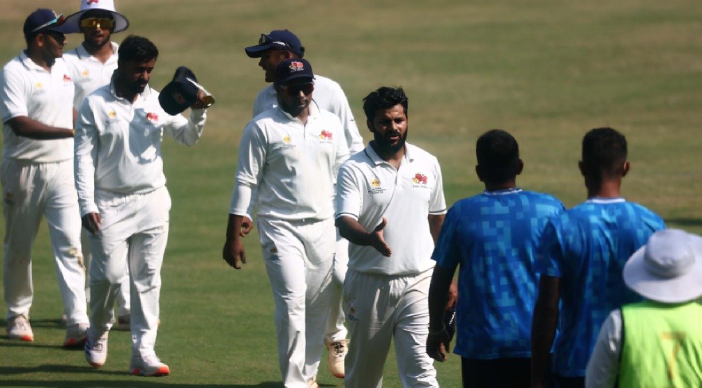 Sarfaraz Khan’s stunning catches, pacers' power Mumbai to innings win over Puducherry to claim top spot