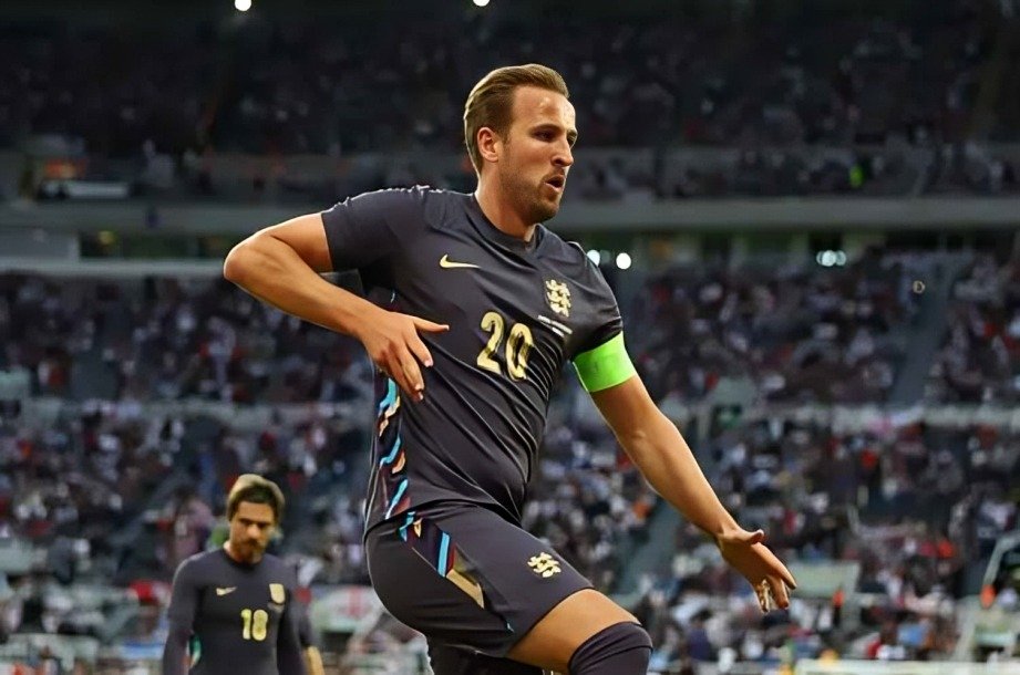 The 5 Best Strikers In The World Right Now