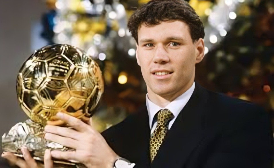 Top 5 Football Players Who Dominated the Ballon d'Or Awards 7 Top 5 Football Players Who Dominated the Ballon d'Or Awards