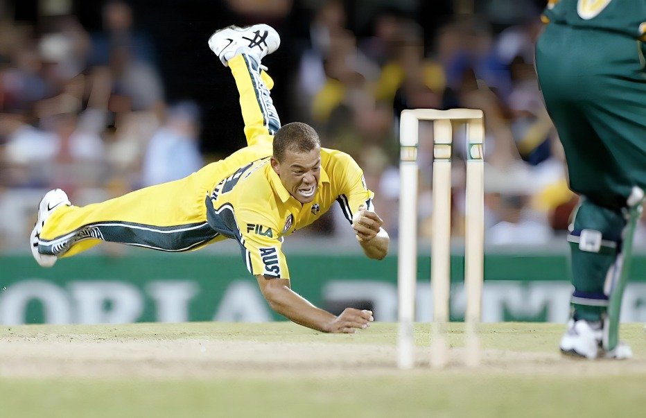 Top 10 Best Catches in Cricket History