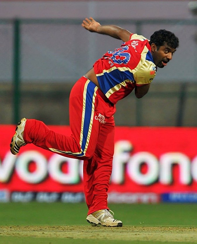 Top 10 Bowlers With Best Bowling Economy in IPL