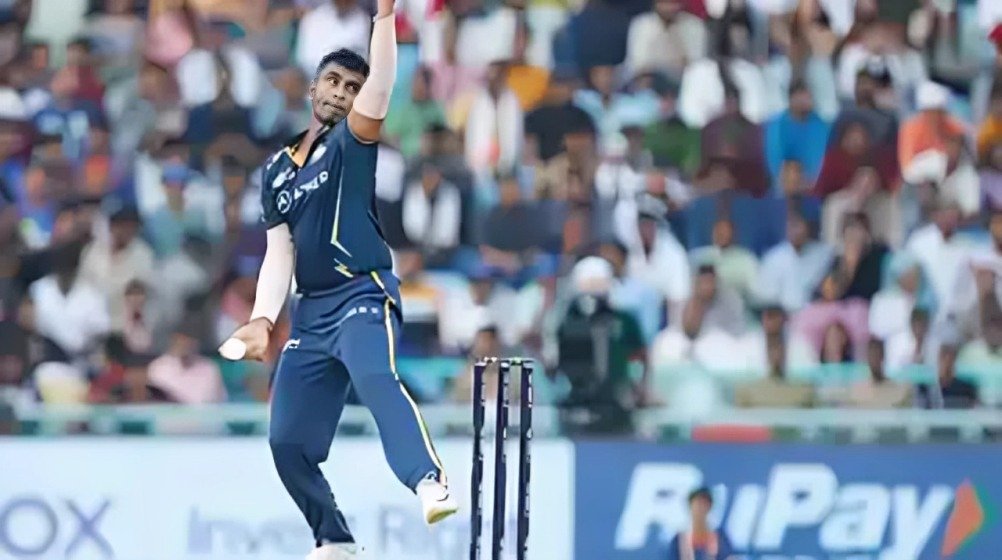 Top 10 Bowlers With Best Bowling Economy in IPL