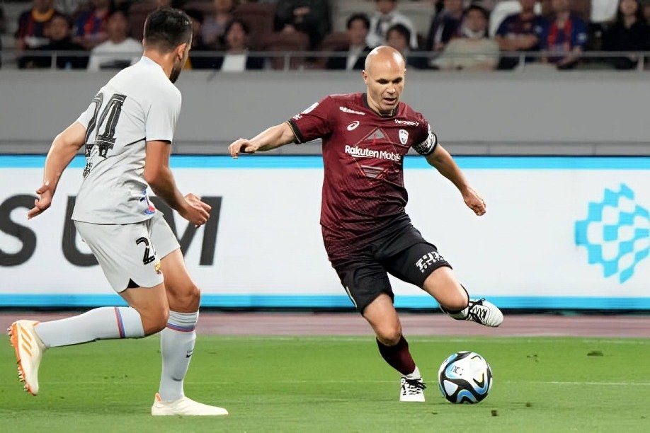 Ranking the Top 10 Men’s Soccer Players of the 21st Century 9 Ranking the Top 10 Men’s Soccer Players of the 21st Century