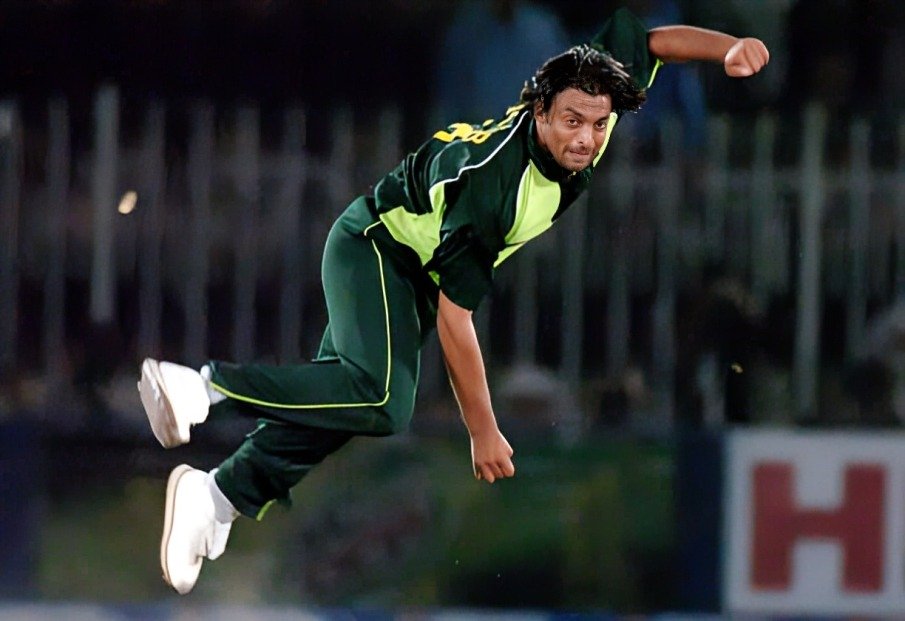 Top 5 Best Fastest Bowlers in Cricket History 3 Top 5 Best Fastest Bowlers in Cricket History - Sports Samrath