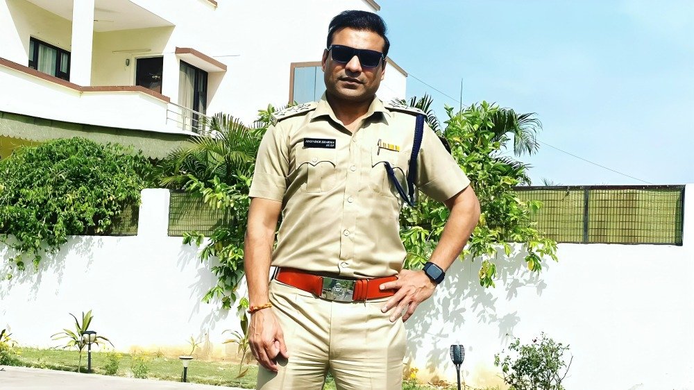 Top 10 Indian Cricketers With High Ranks Government Job - Sports Samrath