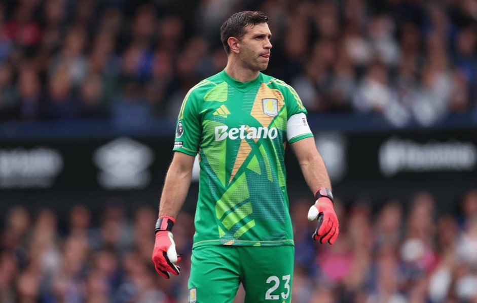 Best Goalkeeper in the World: Top 10 Goalkeepers in 2026 - Sports Samrath